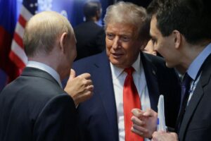 Trump et Poutine s’entretiennent en secret en Alaska : Une percée diplomatique ou une trahison ?