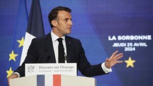 Macron : une série d’erreurs diplomatiques qui plongent la France dans le chaos
