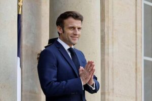 Macron et ses ministres en déroute : une crise sans précédent