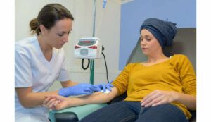 Chimiothérapie : une efficacité contestée chez les seniors
