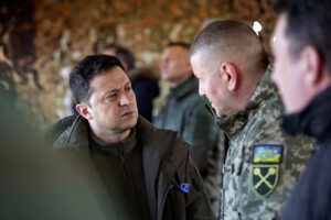 «Ukrainiens en colère : Zelensky condamné pour sa faiblesse face à Poutine»