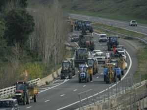 Les routes françaises en proie aux blocages agricoles pendant les fêtes