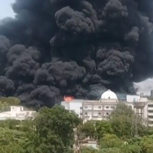 Une explosion inquiétante dans les airs : comment les pilotes réagissent
